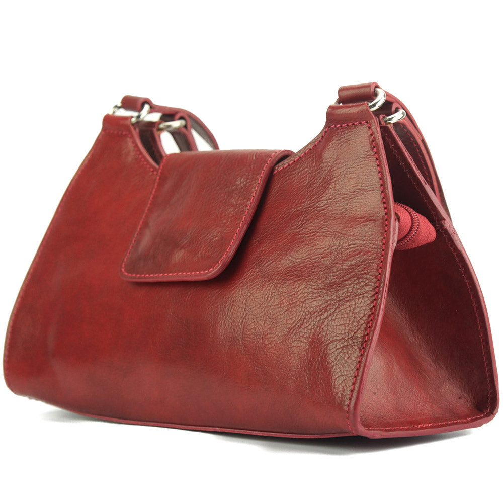 Farbe: Dunkelrot