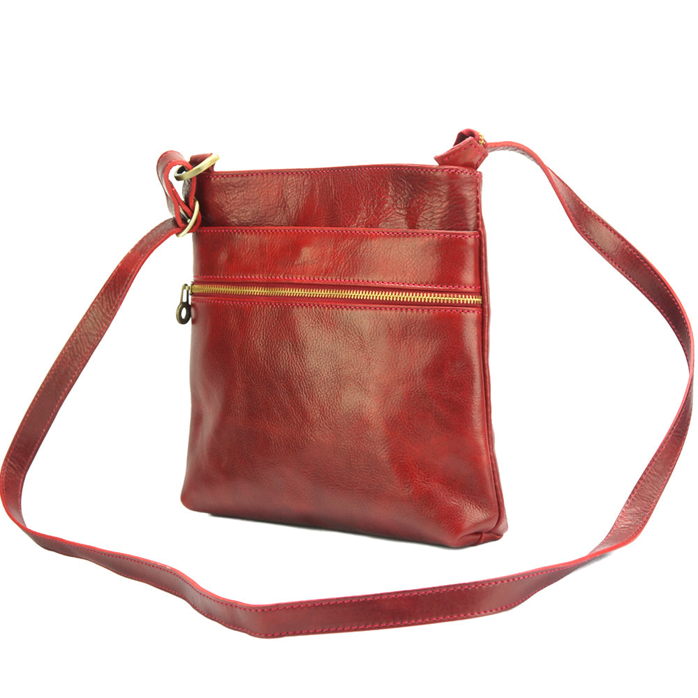 Farbe: Dunkelrot