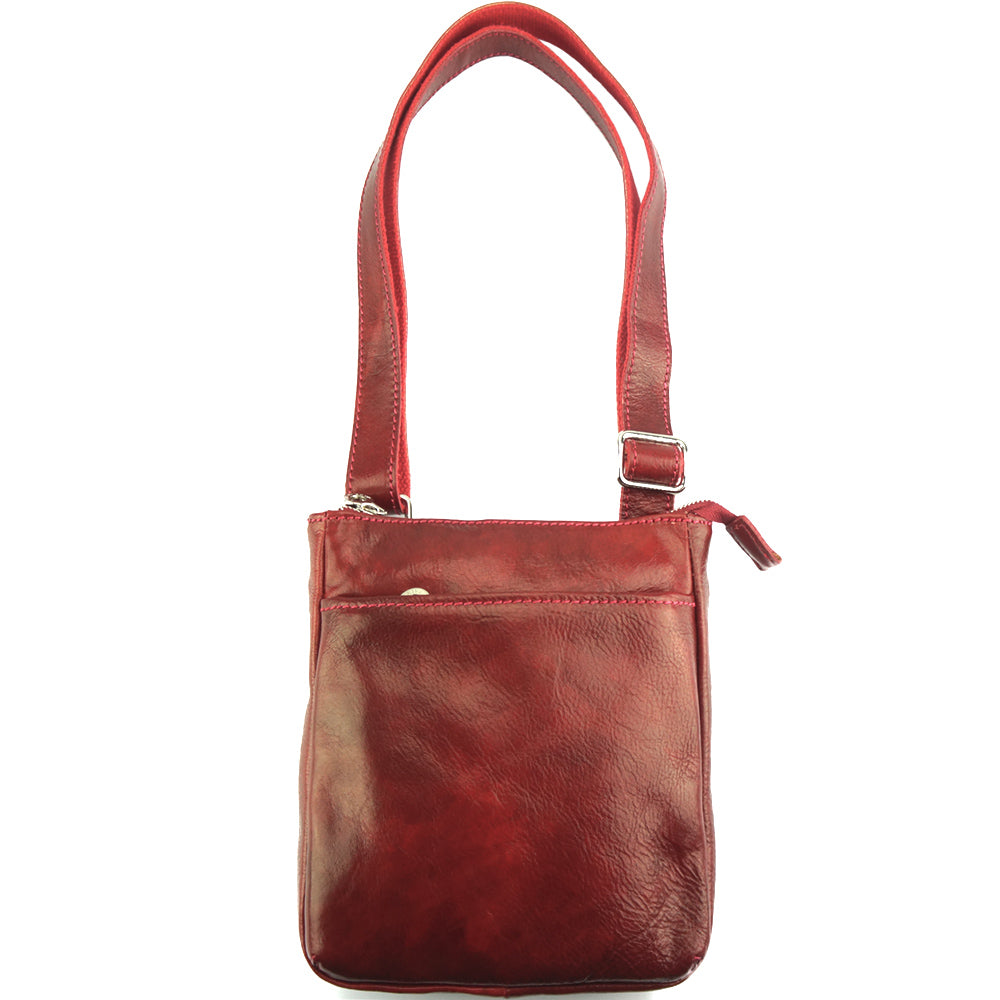 Farbe: Dunkelrot