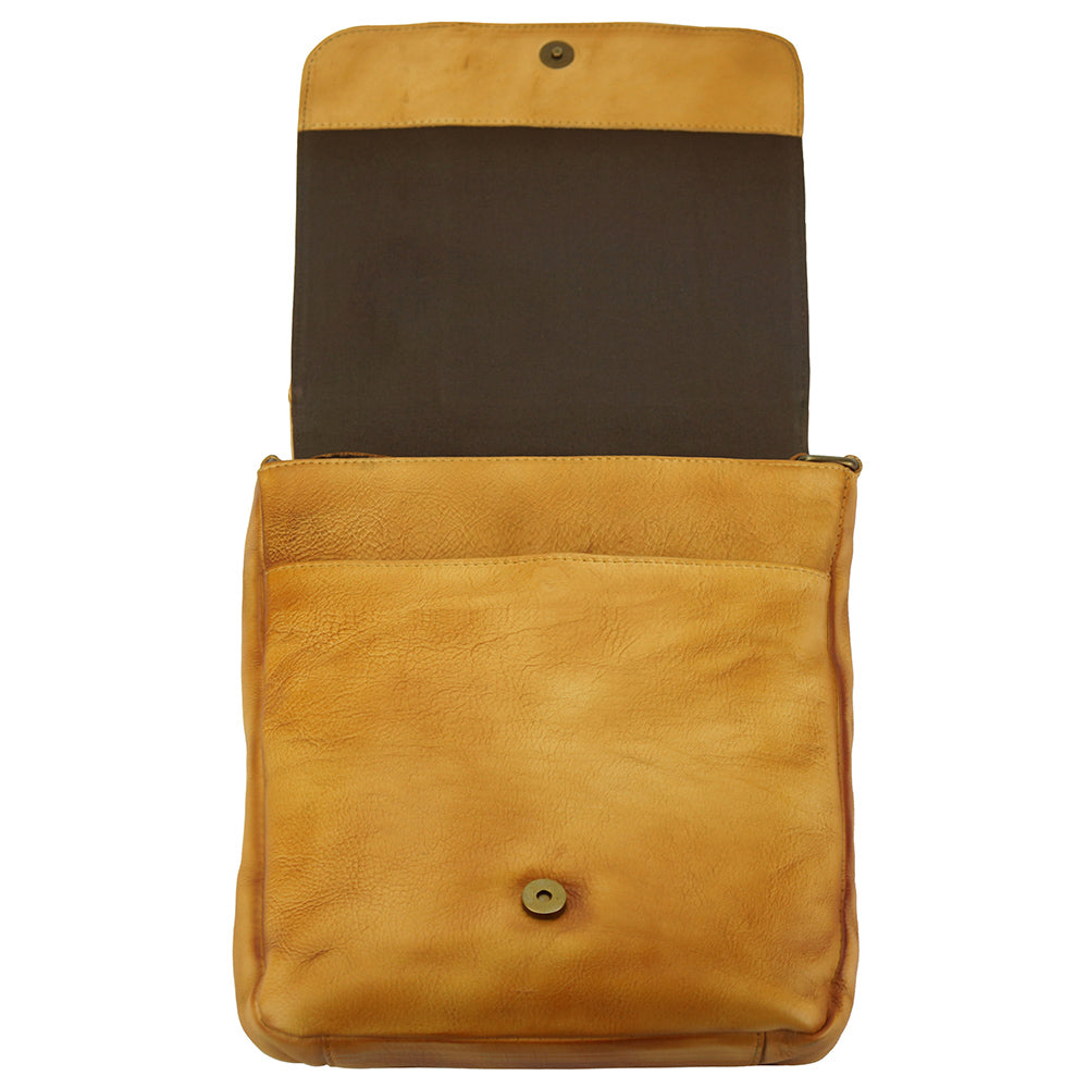 Farbe: Hellbraun