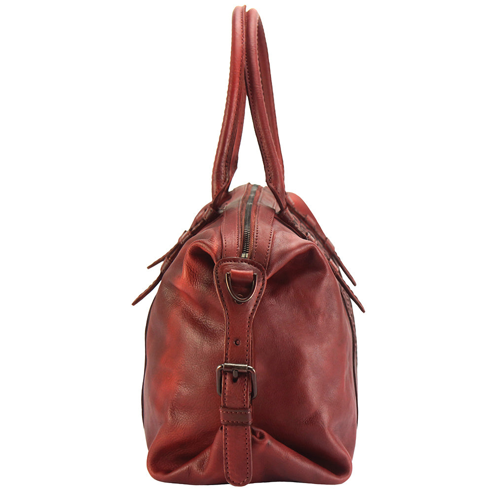 Farbe: Dunkelrot