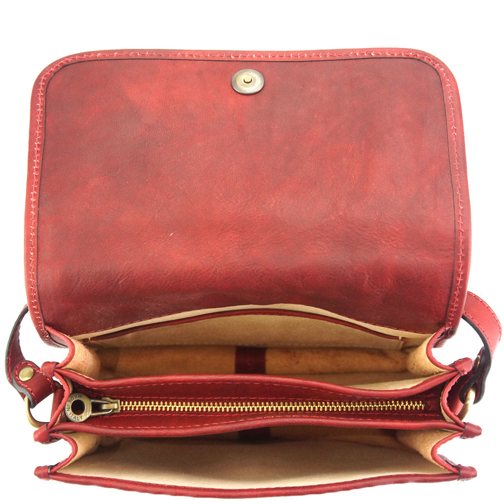 Farbe: Dunkelrot