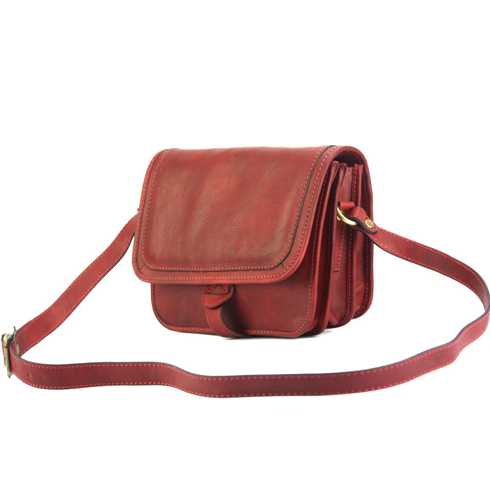 Farbe: Dunkelrot