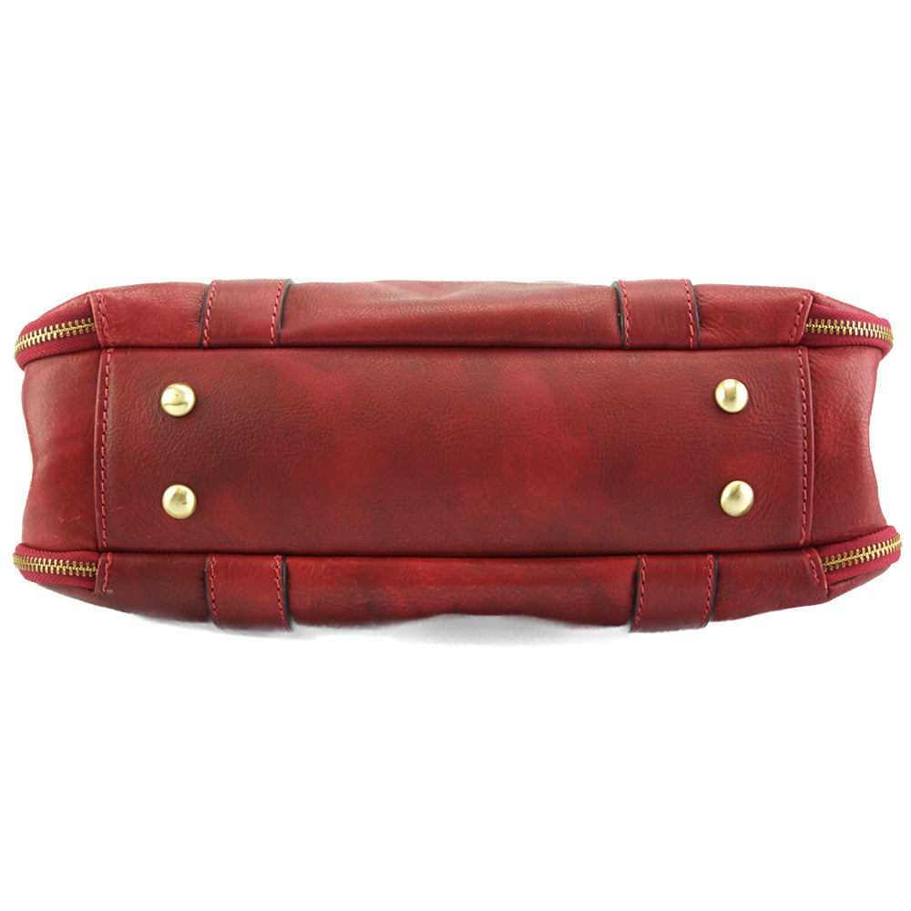 Farbe: Dunkelrot