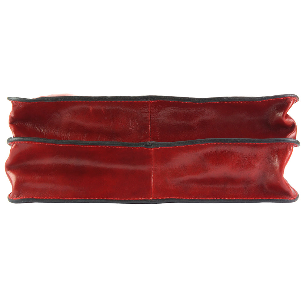Farbe: Dunkelrot