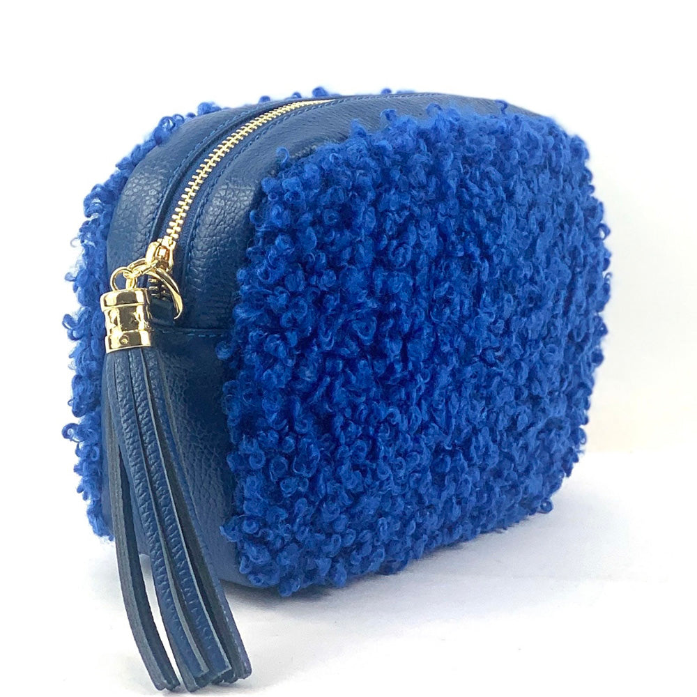 Farbe: Signalblau